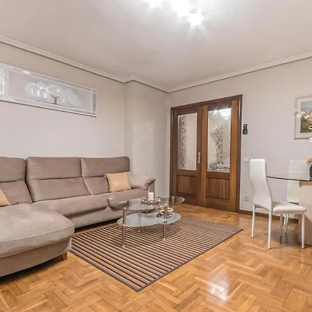 Stunning In With Wifi Apartament