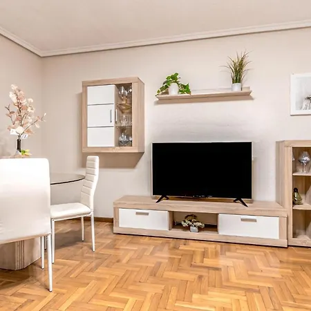 Апартаменти Stunning In With Wifi *